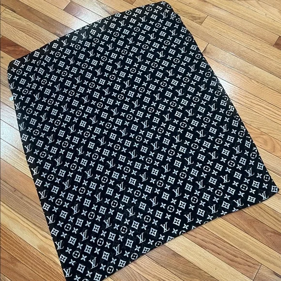 (( not authentic))NEW❤️LV Chiffon Shawl - Picture 13 of 17